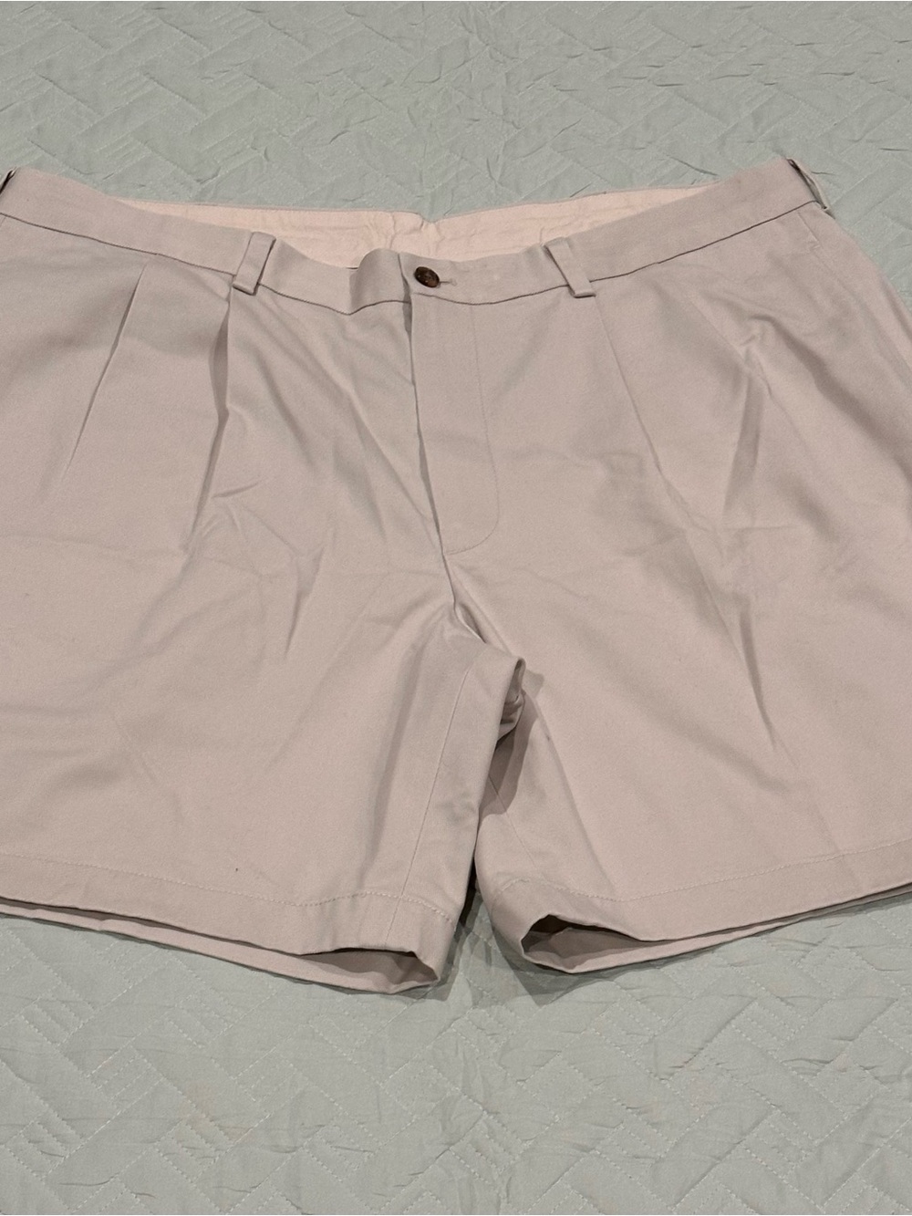 Brooks Brothers Women's Pleated Shorts in Soft Pink